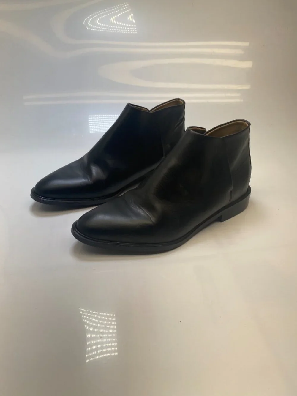 Everlane Women's Black Slip On leather Bootie Sz 6.5